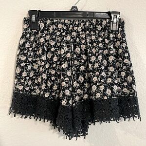 Rachel & Chloe Women Shorts Small Black Floral Coastal Cowgirl Western Bohemian